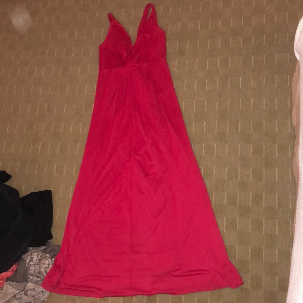 Red gown - Picture 2 of 5